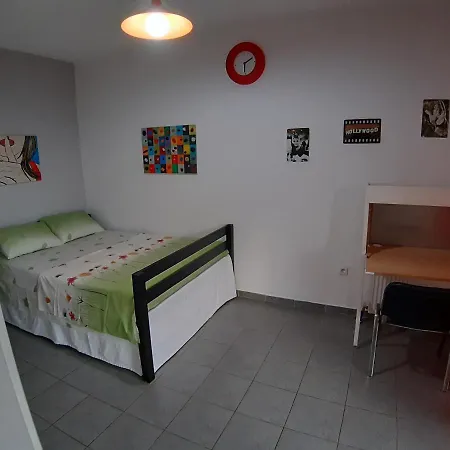Апартаменты Zaris Place *